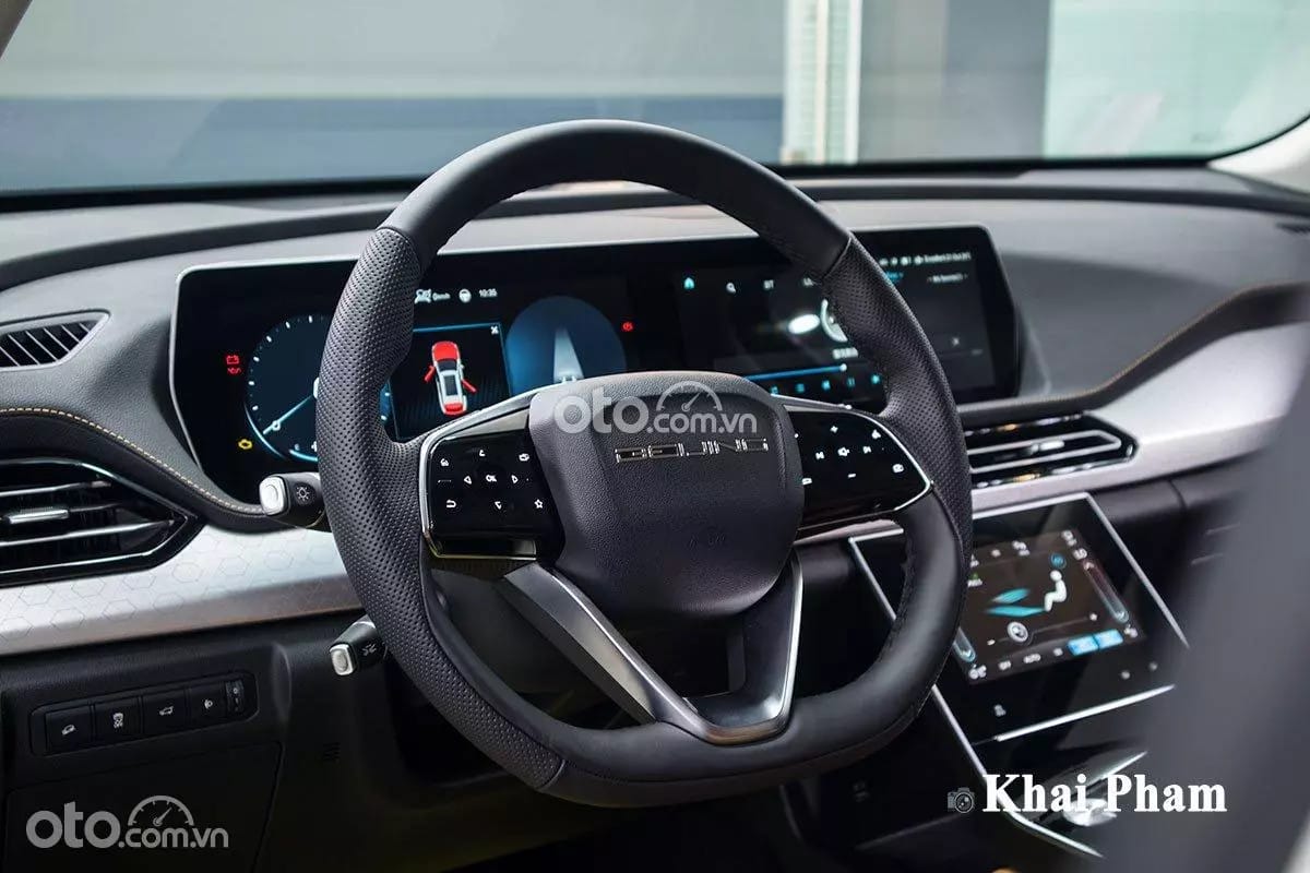 Cận cảnh vô lăng D-Cut và cụm đồng hồ kỹ thuật số trên Beijing X7, thể hiện sự tiện nghi và công nghệ hiện đại so với giá xe Beijing X7