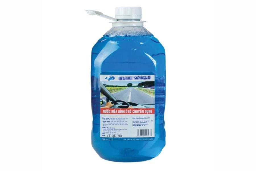 Can nước lau kính ô tô Blue Whale 2 lít sản phẩm Việt Nam