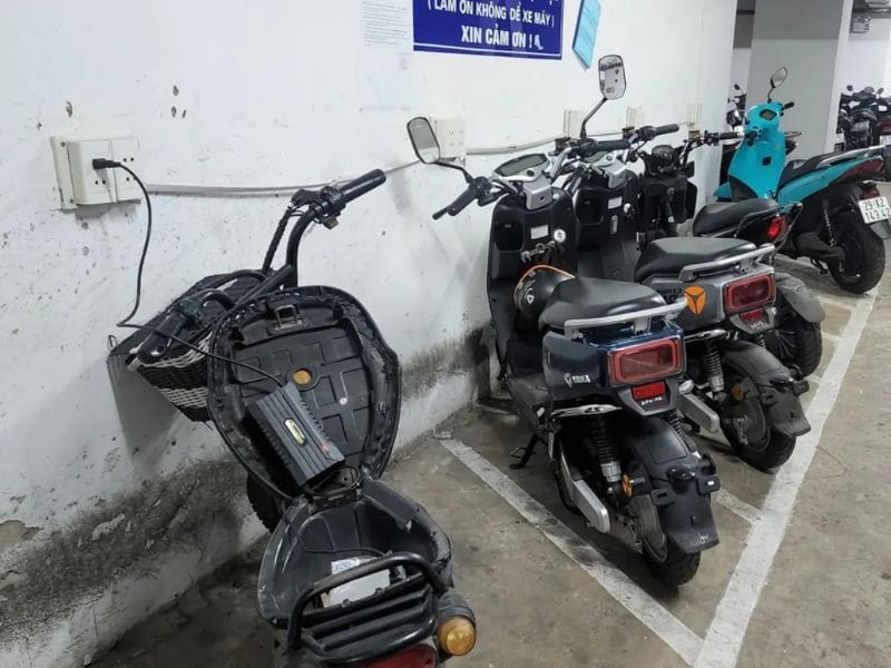 Cần sạc pin ở chỗ thoáng mát