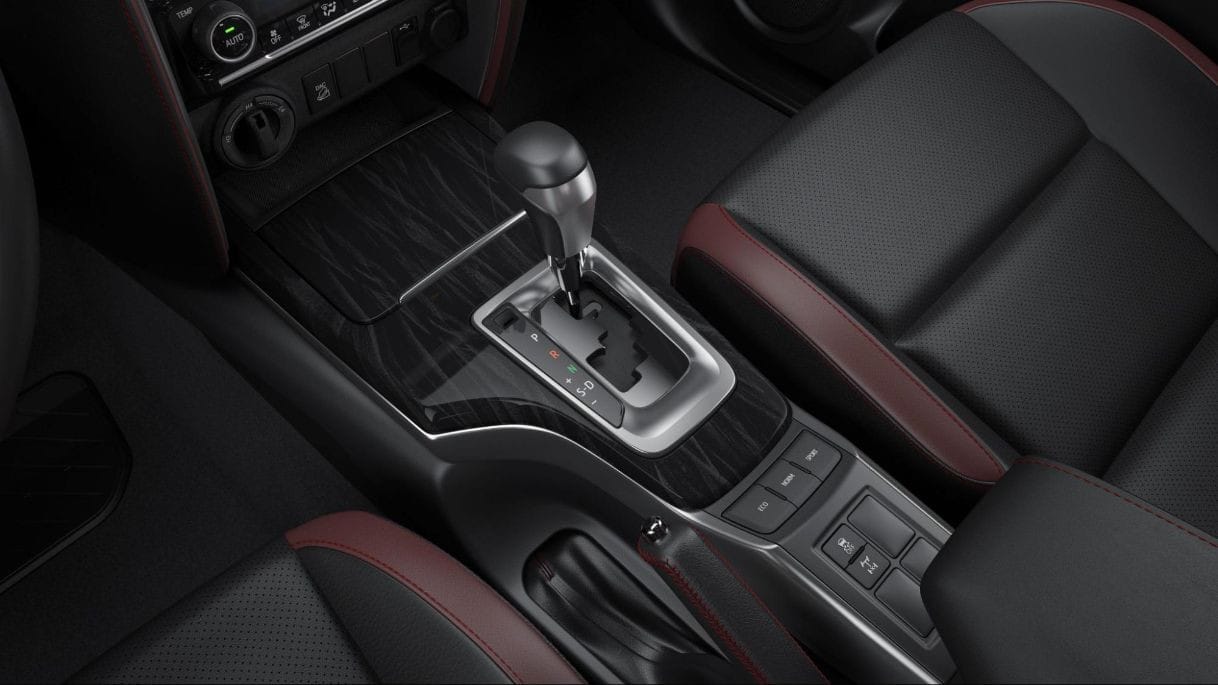 Cần số tự động tiện lợi của xe Toyota Fortuner máy dầu