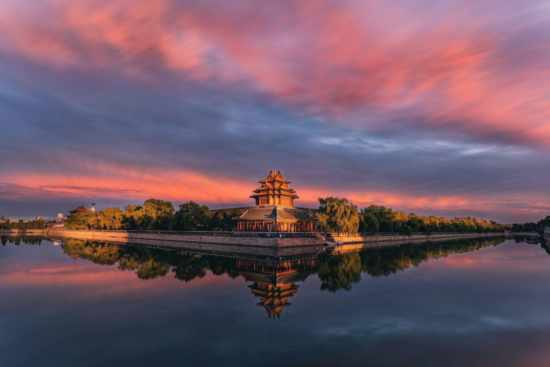 Cảnh quan thanh bình tại một công viên hoàng gia ở Tây Thành, Beijing lúc hoàng hôn