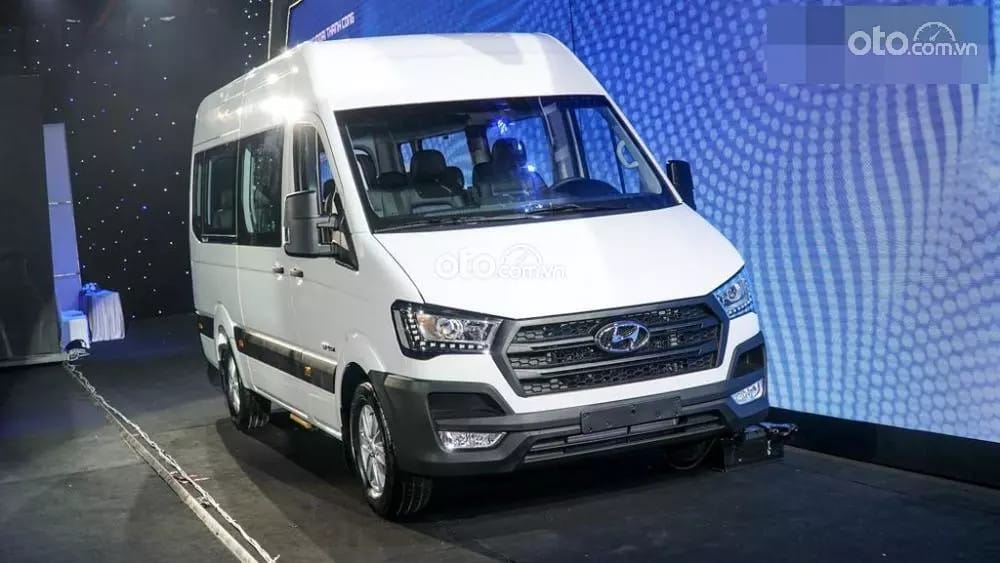 Cập nhật báo giá xe Hyundai Solati, dòng minibus phục vụ kinh doanh