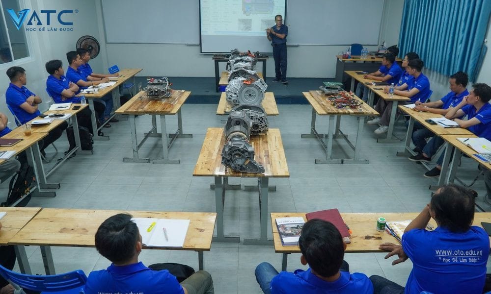 Cập nhật kiến thức chuyên sâu về công nghệ và sửa chữa xe điện