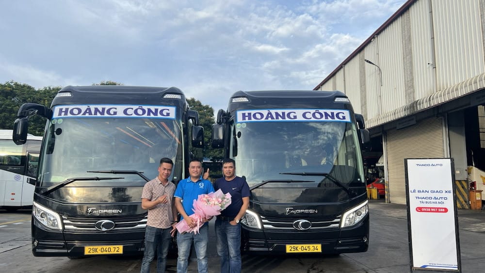 Cập nhật thông tin giá vé Tết 2025 qua website và fanpage của Hoàng Công