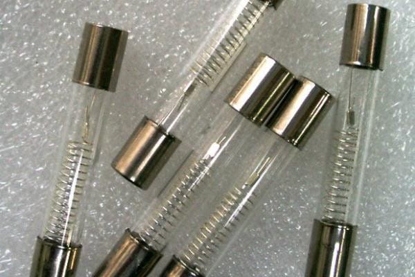 Cầu chì ống thủy tinh bảo vệ mạch điện xe hơi