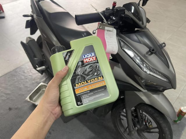 chai nhớt Liqui Molygen Scooter 5W30 công nghệ mới cho xe tay ga grande