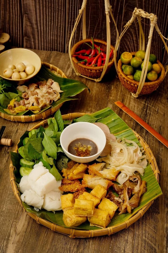 Chén mắm tôm đặc trưng tại Bún Đậu A Tỳ, điểm nhấn của quán ăn bình dương