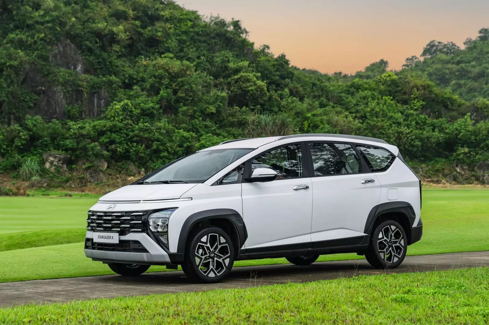 Chi tiết báo giá xe Hyundai Stargazer và phiên bản Stargazer X