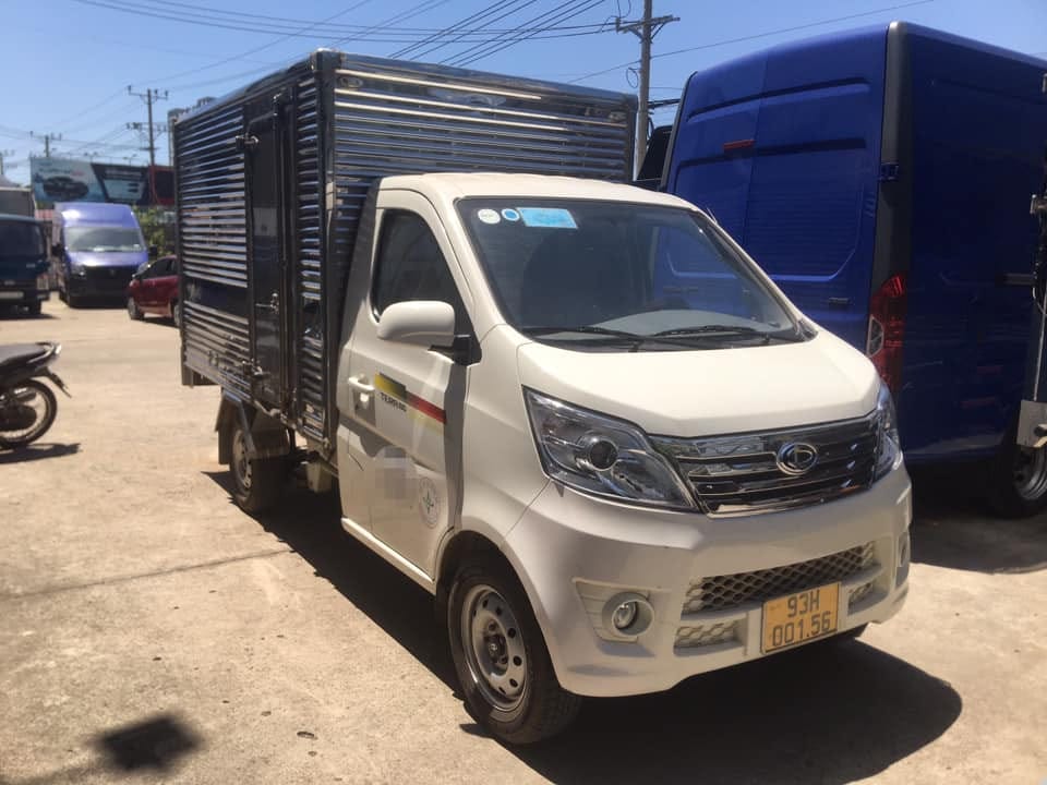Chi tiết cabin và phần đầu của xe tải Teraco 100 cũ đời 2019, cho thấy sự bền bỉ của dòng xe tải nhẹ này