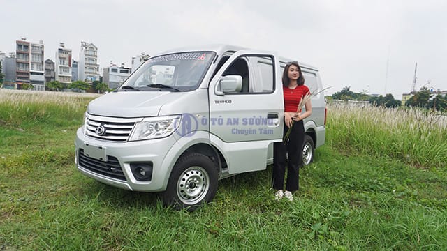 Chi tiết khoang nội thất của xe van Tera V 945kg