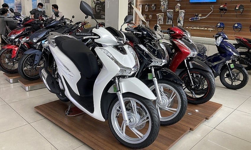 Chi tiết mẫu xe Honda SH màu trắng, biểu tượng cho đẳng cấp và các phiên bản SH có mấy loại khác nhau.