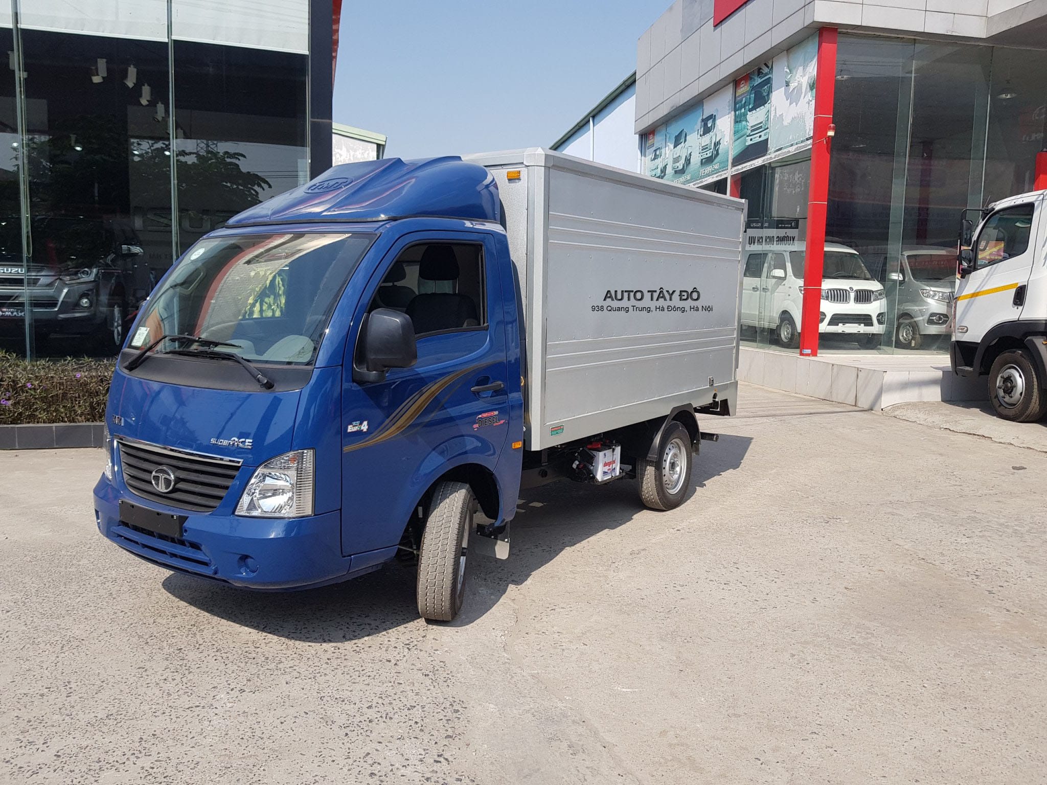 Chi tiết ngoại thất đầu xe tải Tata, gợi ý các bản độ đèn và cản