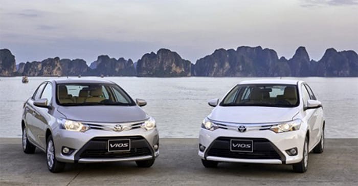 Chi tiết ngoại thất đầu xe Vios bản E với cụm đèn pha sắc sảo