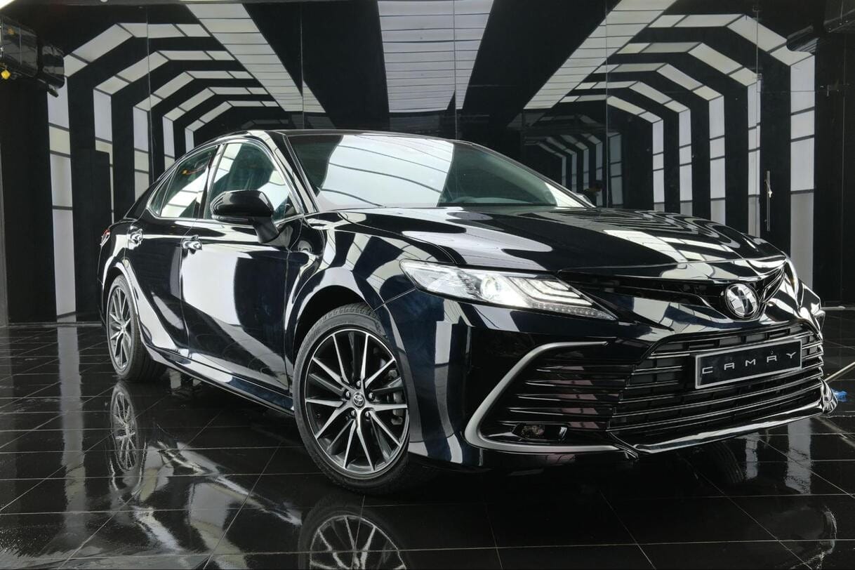 Chi tiết thiết kế đầu xe Toyota Camry 2.0Q, mẫu xe thuộc các dòng xe Toyota sang trọng