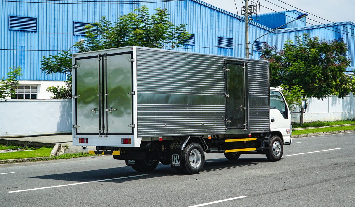 Chi tiết thùng kín của mô hình xe tải Isuzu VM NK650