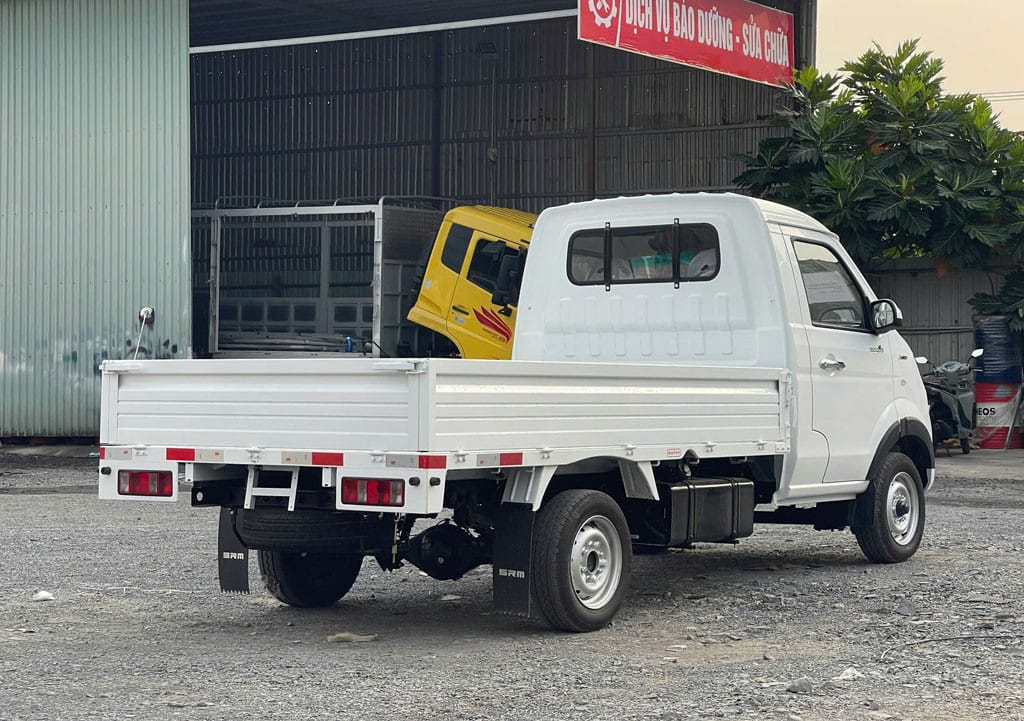 Chi tiết thùng lửng xe tải SRM 990kg T35 phù hợp vận chuyển