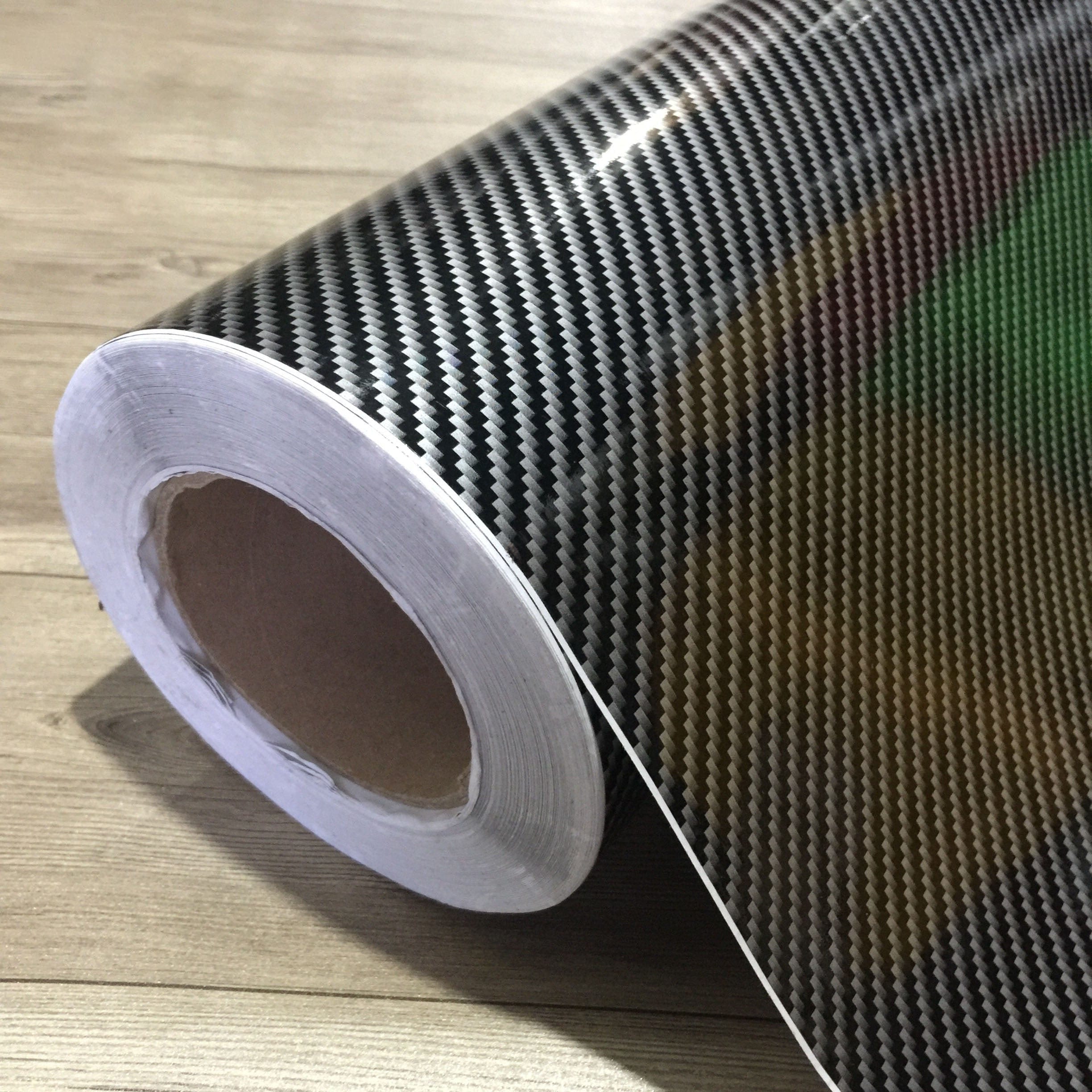 Chi tiết xe Vision được dán decal carbon, tạo điểm nhấn thể thao và mạnh mẽ cho chiếc xe.