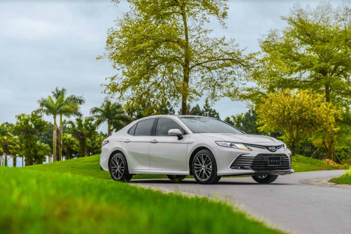 Chiếc Toyota Camry 2.5HV, dòng xe hybrid sang trọng và mạnh mẽ