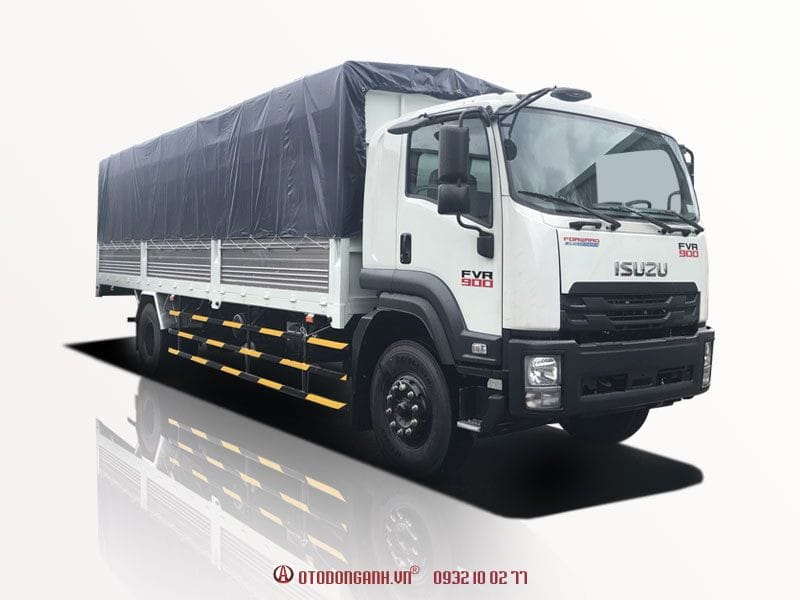 Chiếc xe tải thùng mui bạt màu xanh đậu trong bãi, thể hiện cấu trúc đóng thùng mui bạt xe tải