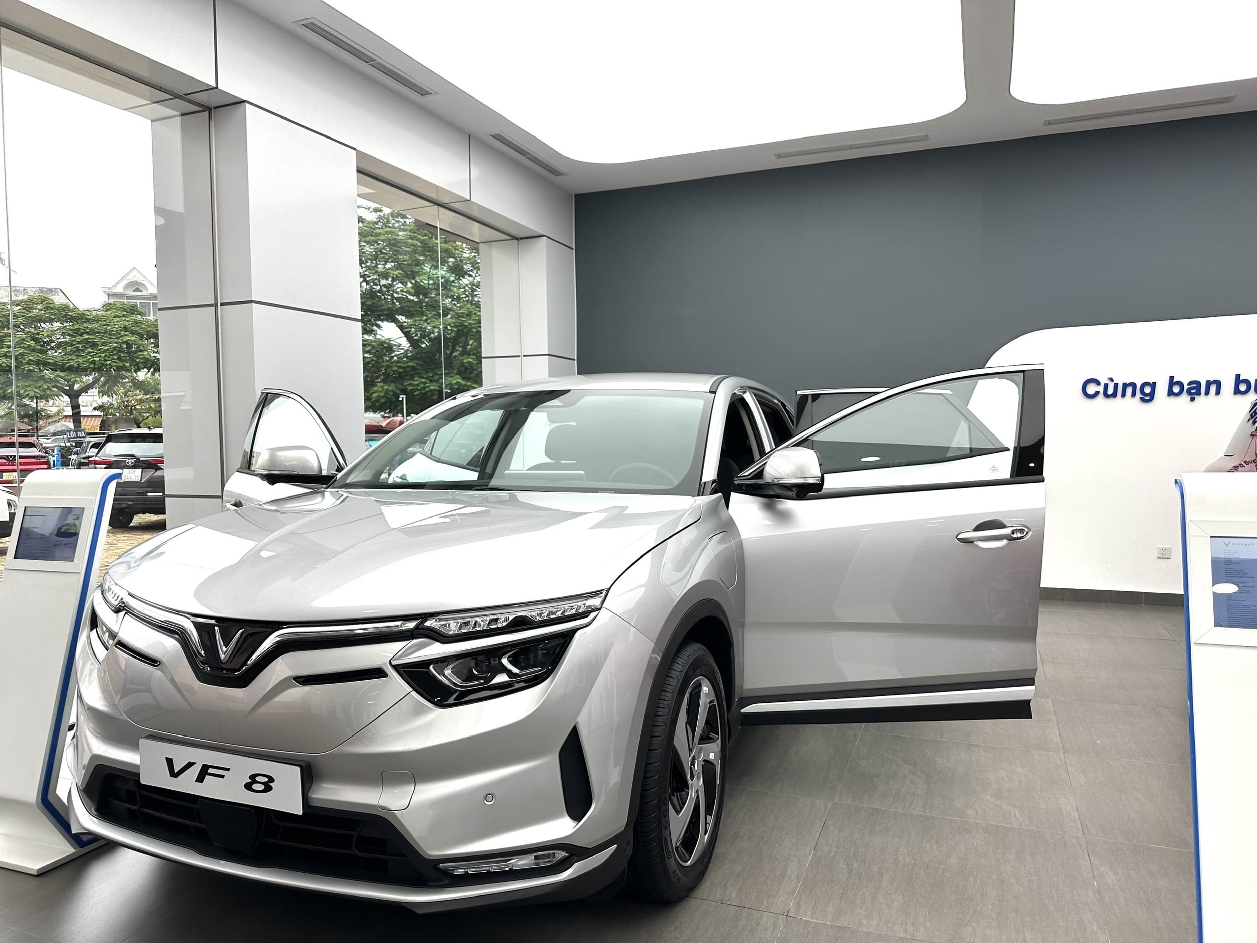 Chính sách trả góp VinFast VF8