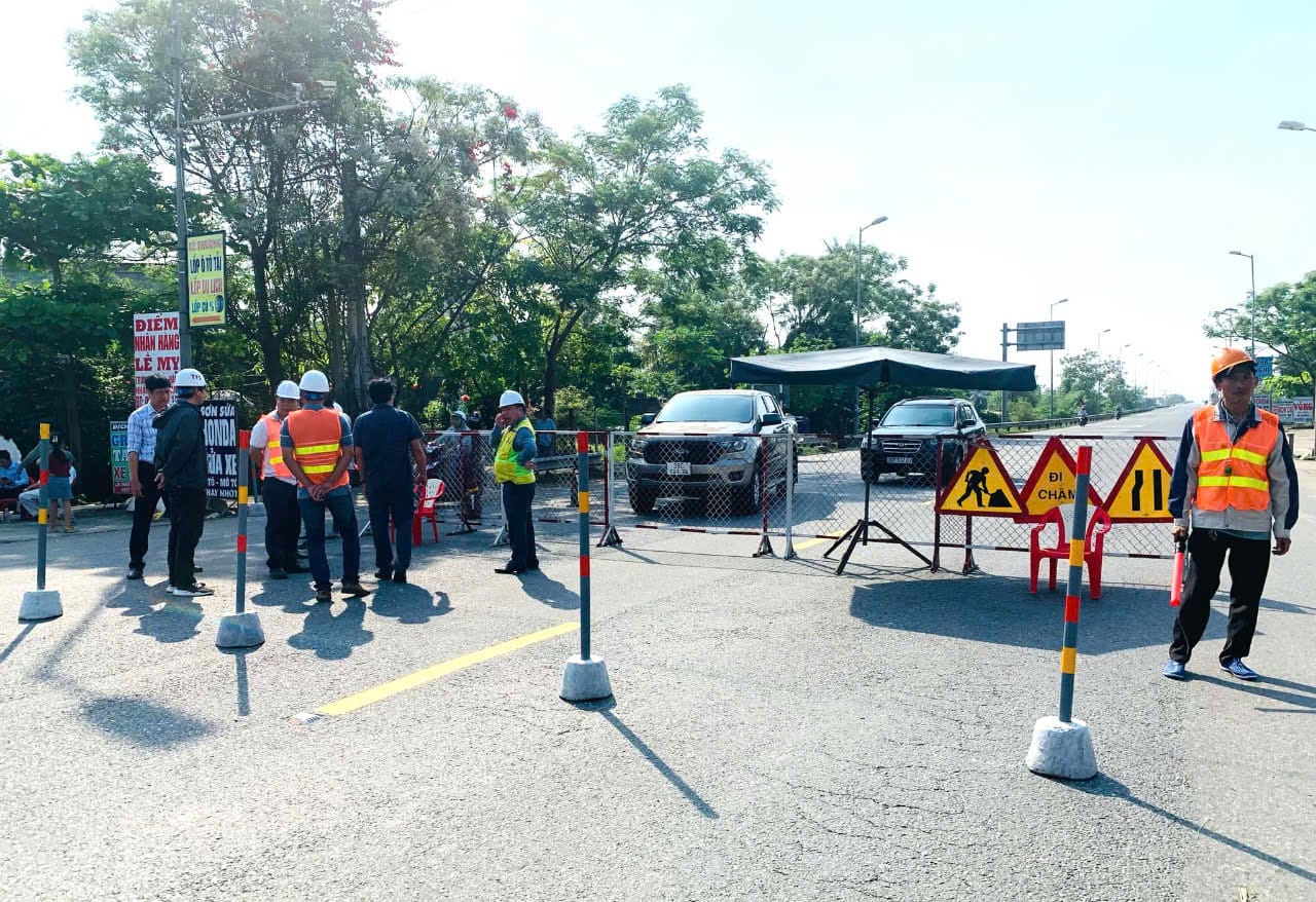 Chốt đảm bảo giao thông phía Bắc cầu Câu Lâu.