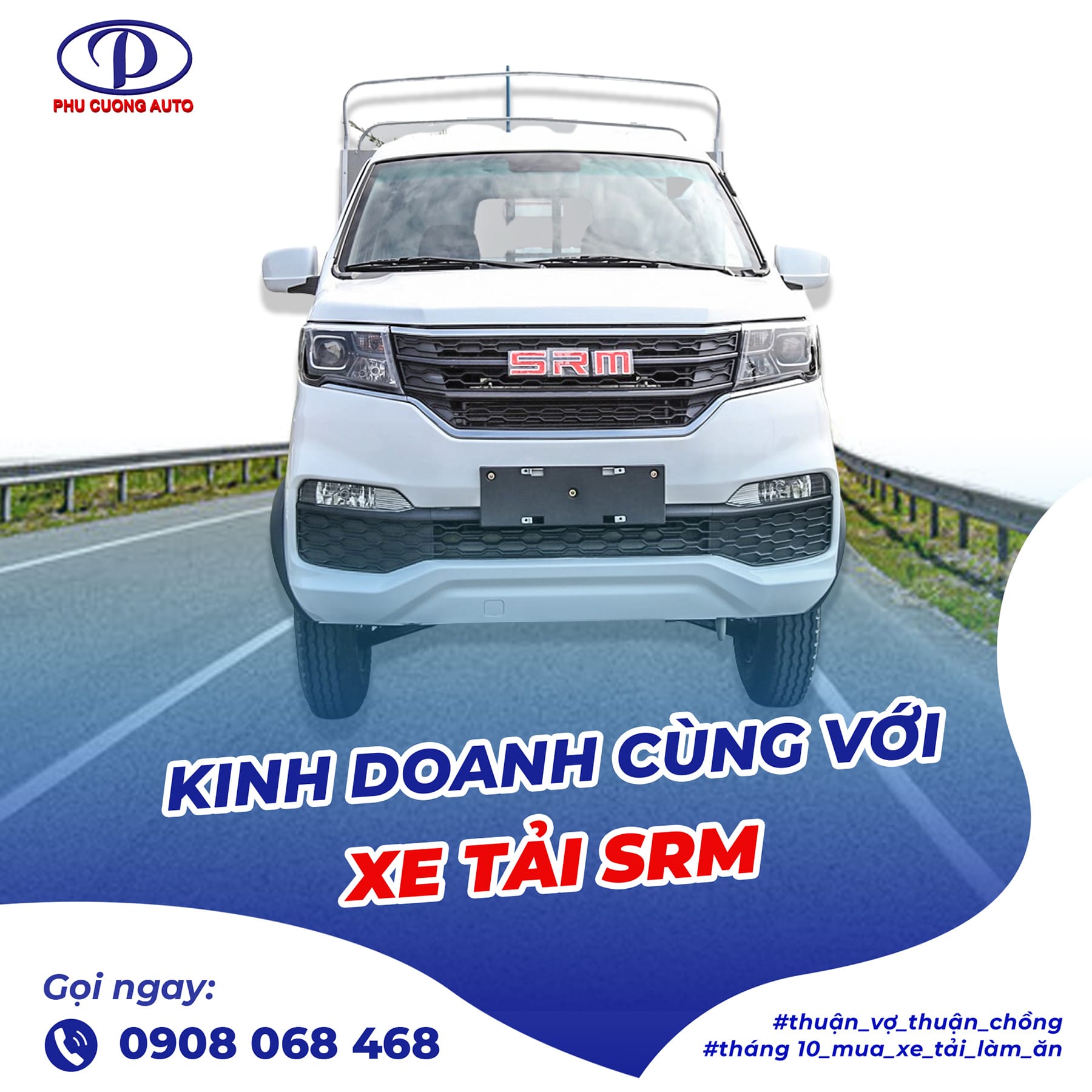 Chuyên gia đang kiểm tra màu sơn và tình trạng bề mặt của xe tải cũ tại Hà Nội.