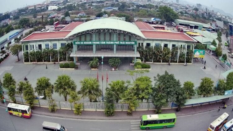 Cổng chính bến xe khách trung tâm Thái Nguyên đón trả khách