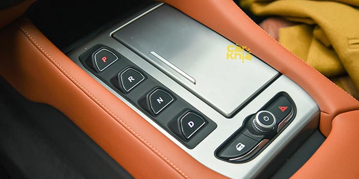 Cổng sạc không dây và các tiện ích kết nối trong VinFast VF9