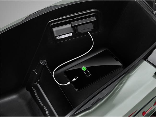 Cổng sạc USB tiện lợi trên xe Air Blade 2022