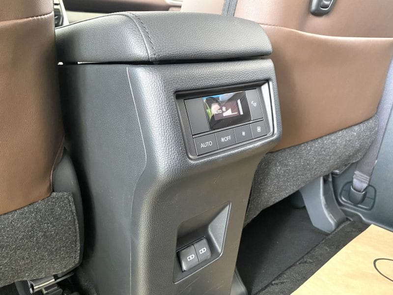Cốp xe rộng rãi ngay cả khi dựng hàng ghế thứ 3, phù hợp cho Innova 2024 giá lăn bánh cạnh tranh