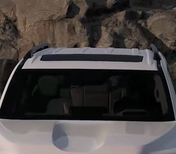 Cửa sổ trời mang lại trải nghiệm thoáng đãng cho xe oto Land Cruiser