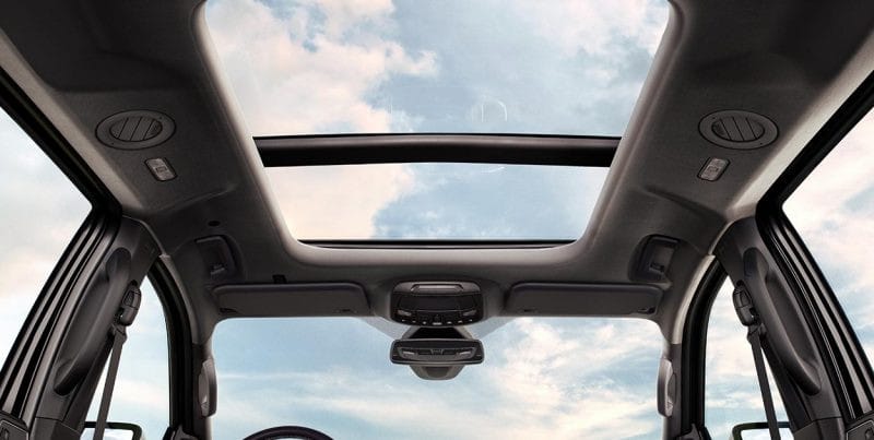 Cửa sổ trời toàn cảnh trên Ford Everest Titanium