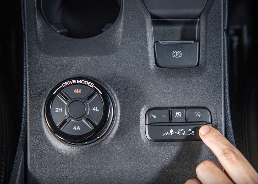 Cụm cần số điện tử và nút điều khiển trên Ford Everest 7 chỗ