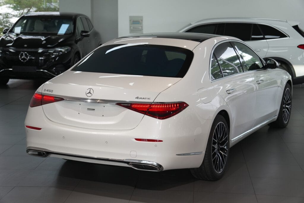 Cụm đèn hậu LED của Mercedes S450 Luxury thiết kế tinh tế và cá tính.