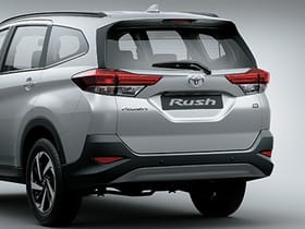 Cụm đèn hậu LED mỏng và dài của Toyota Rush 5 chỗ
