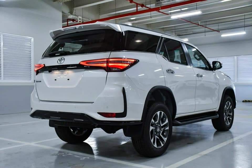Cụm đèn hậu LED và cản sau thể thao của Fortuner Legender 2.4AT 4x2.