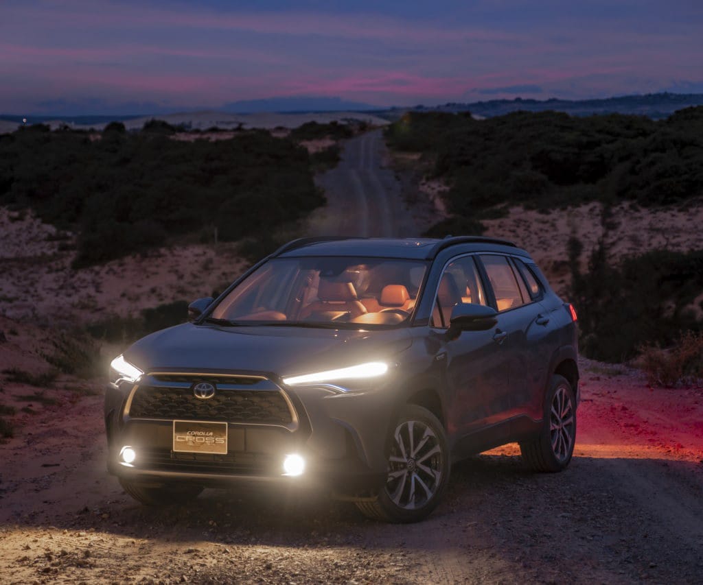 Cụm đèn pha LED hiện đại của xe Toyota Cross 2023