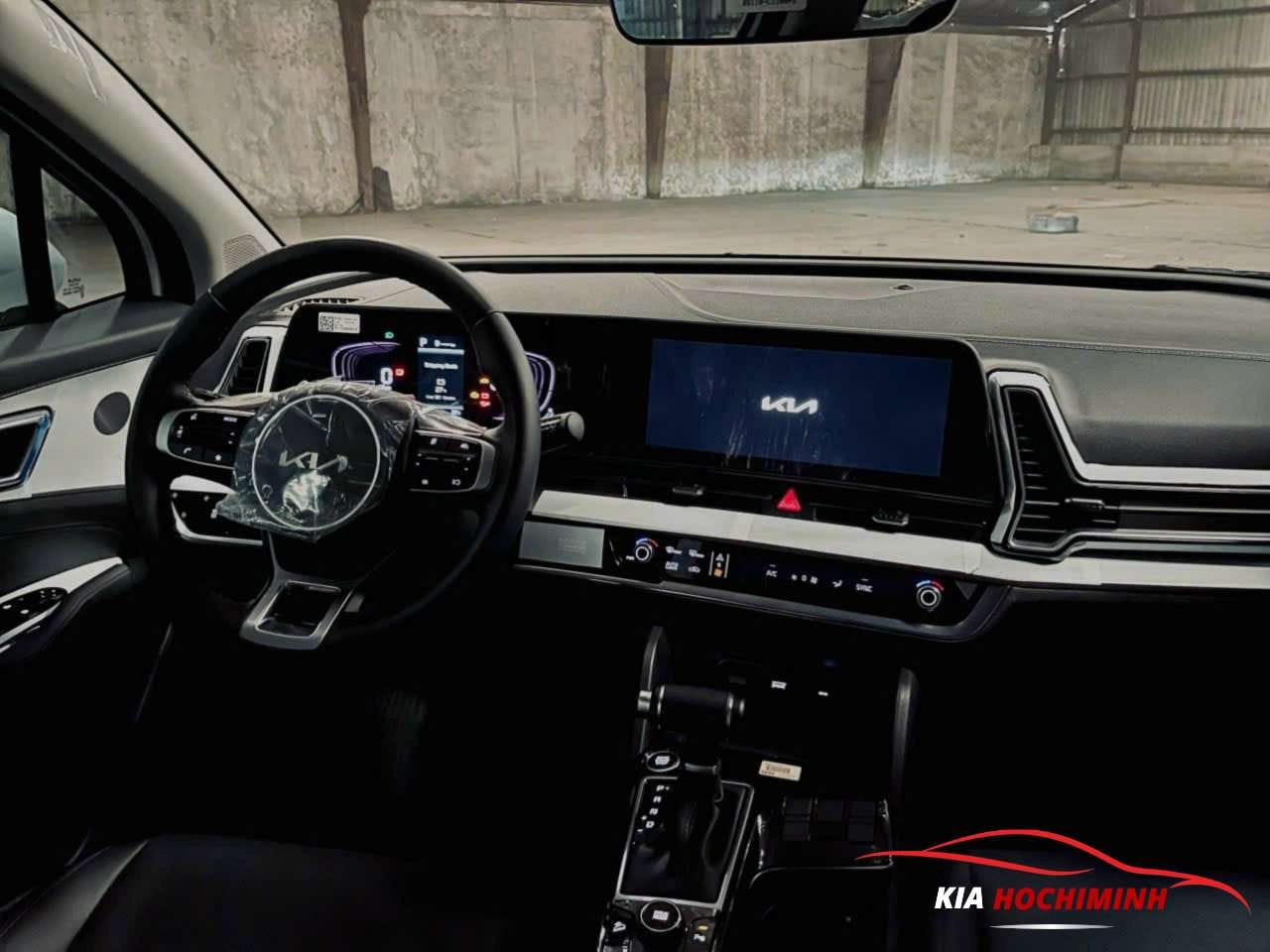 Cụm màn hình taplo tràn viền ấn tượng của Kia Sportage 2025