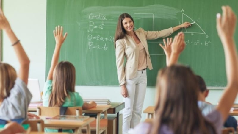 Cung Nhân Mã sinh cuối tháng 11 phù hợp với nghề giáo viên