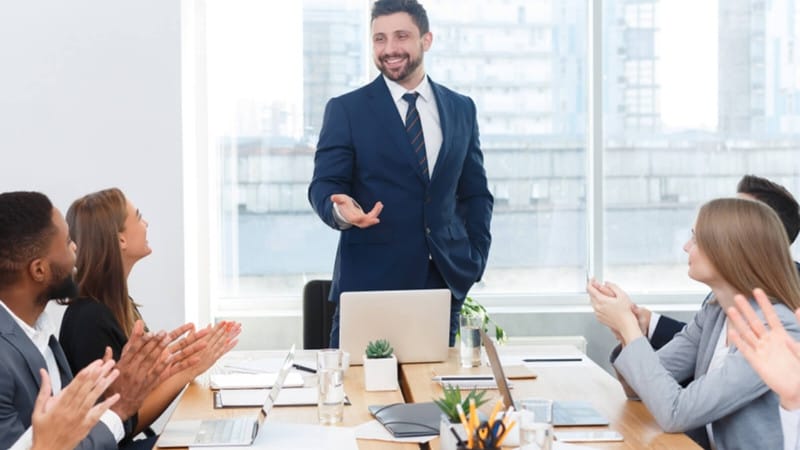 Cung Sư Tử sinh tháng 7 cung hoàng đạo thể hiện khả năng lãnh đạo thiên bẩm trong công việc