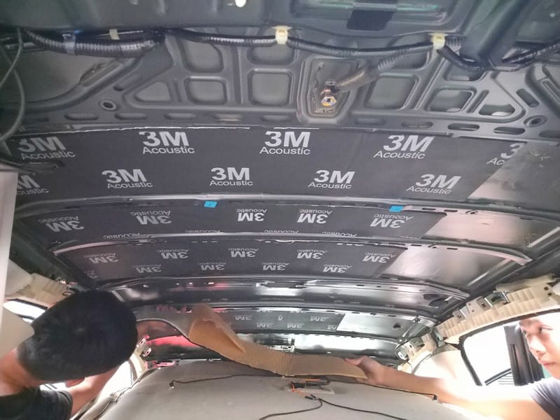 Dán cách âm trần xe ô tô