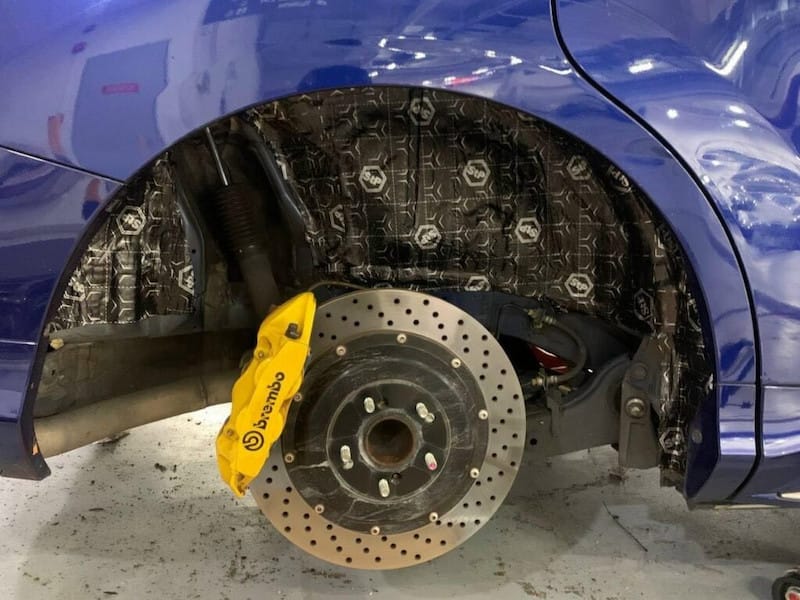 Dán cách âm, xịt phủ cao su non cho hốc lốp xe