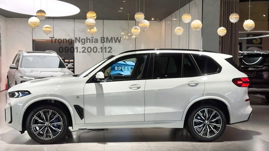 Dàn xe BMW X5 M Sport với nhiều màu sắc khác nhau, tạo nên sự đa dạng