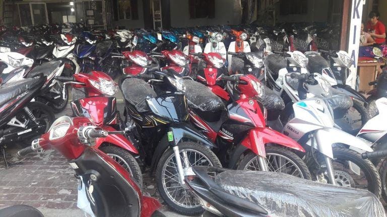 Dàn xe máy đa dạng tại Thủy Huấn, sẵn sàng phục vụ du khách thuê xe nghĩa lộ yên bái