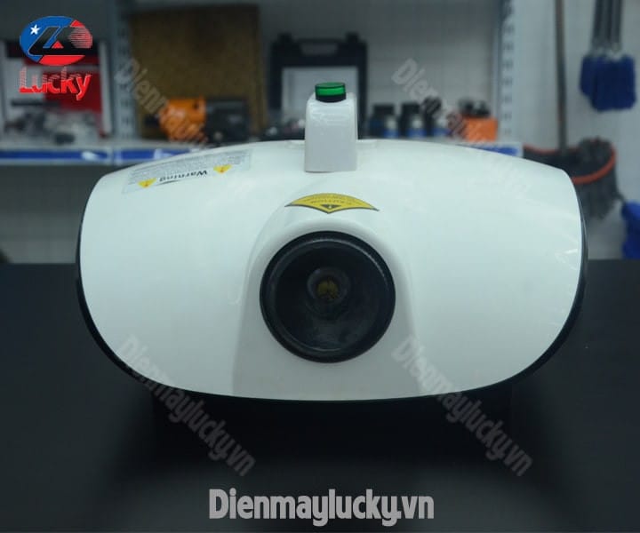 Đầu phun chuyên dụng của máy khử mùi ô tô tạo sương tinh dầu mịn, lan tỏa đều khắp khoang xe.