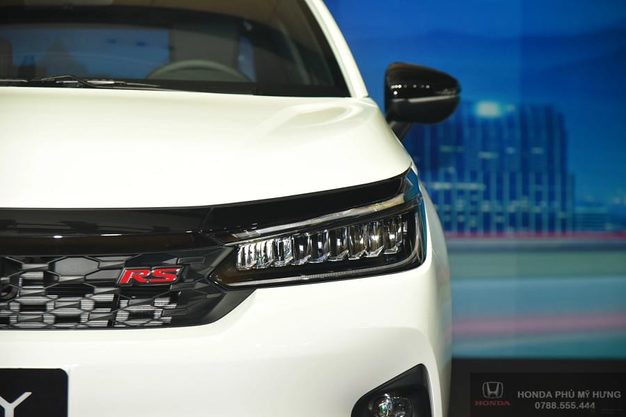 Đầu xe Honda City 2025 với lưới tản nhiệt tổ ong