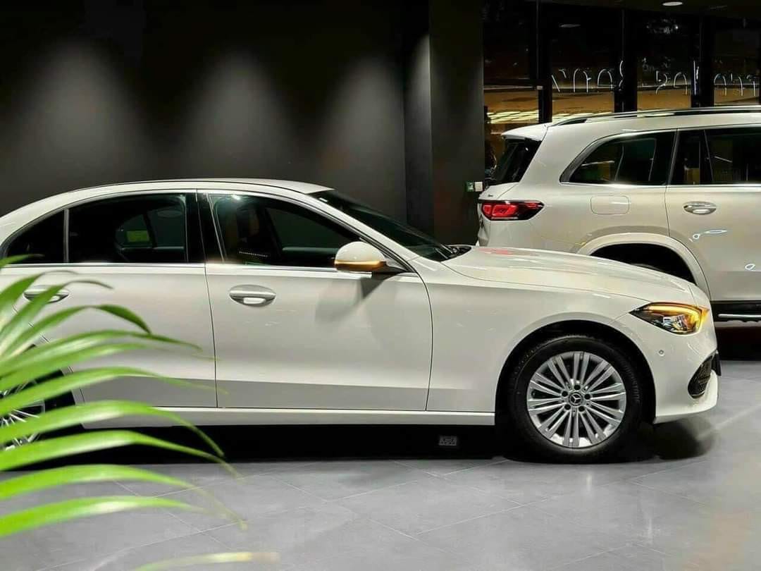 Đầu xe Mercedes C200 Avantgarde sắc sảo