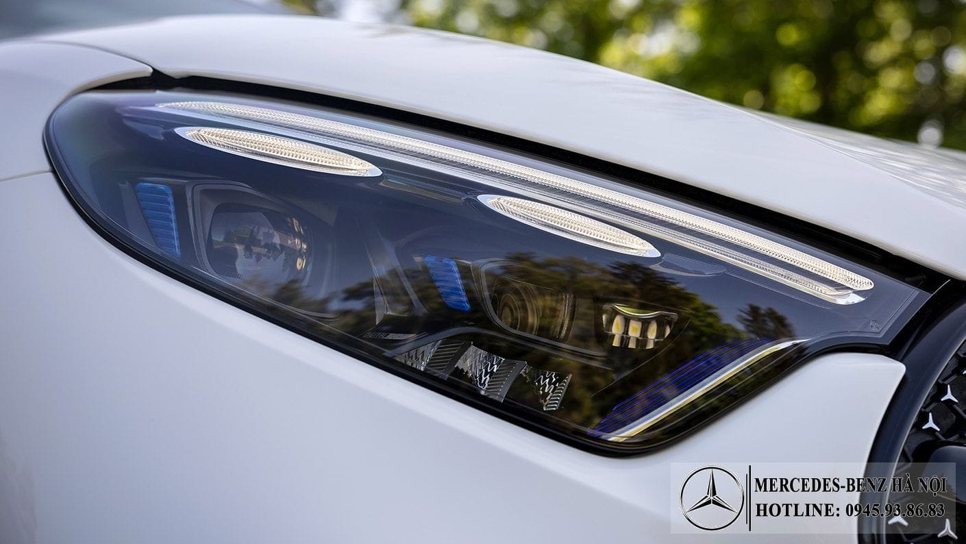 Đầu xe Mercedes GLC 300 4Matic 2025 với đèn Digital Light