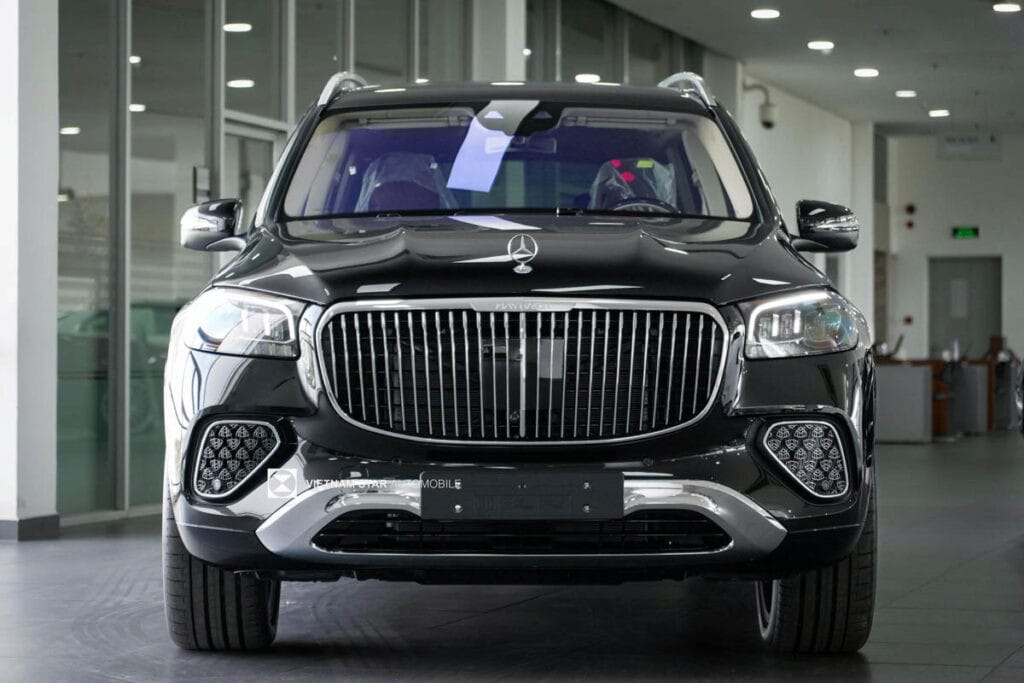Đầu xe Mercedes Maybach GLS 600 4Matic với lưới tản nhiệt chrome nổi bật