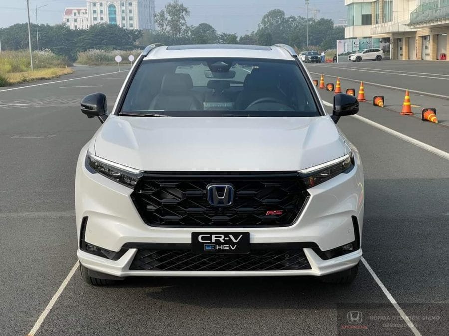 Đầu xe ô tô Honda CRV 7 chỗ với lưới tản nhiệt mới